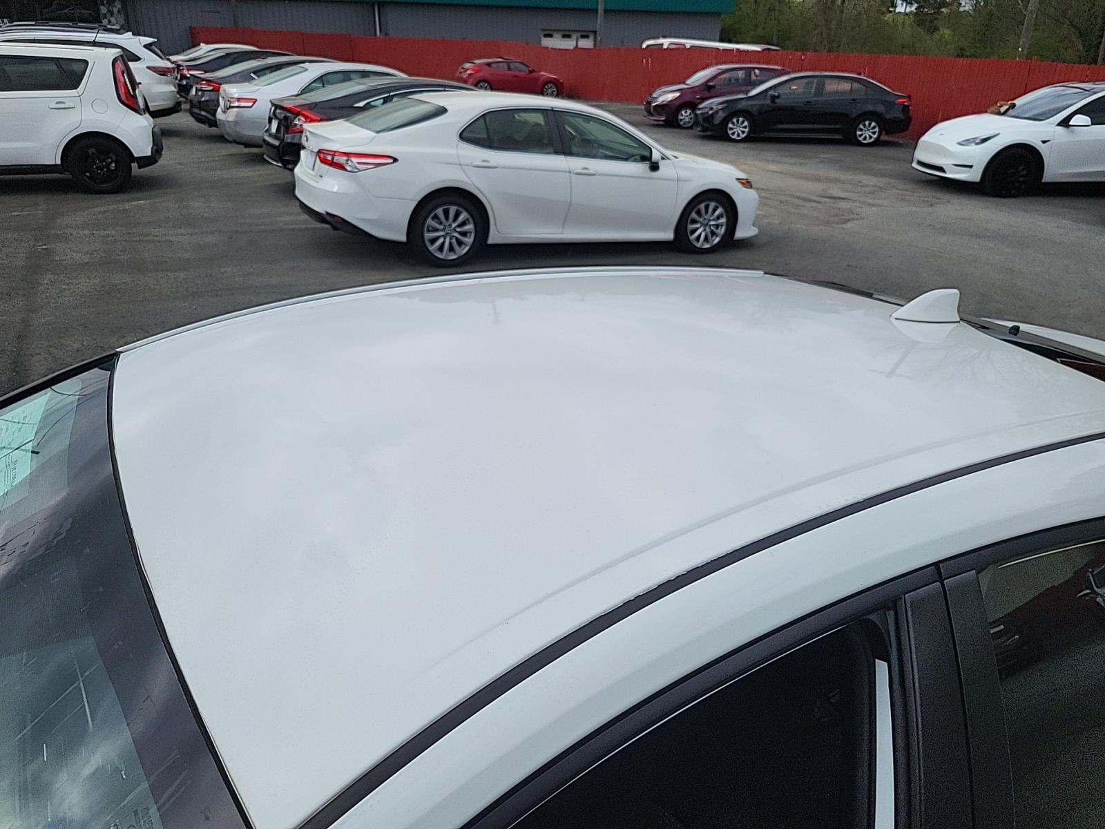 2022 Toyota Prius LE FWD