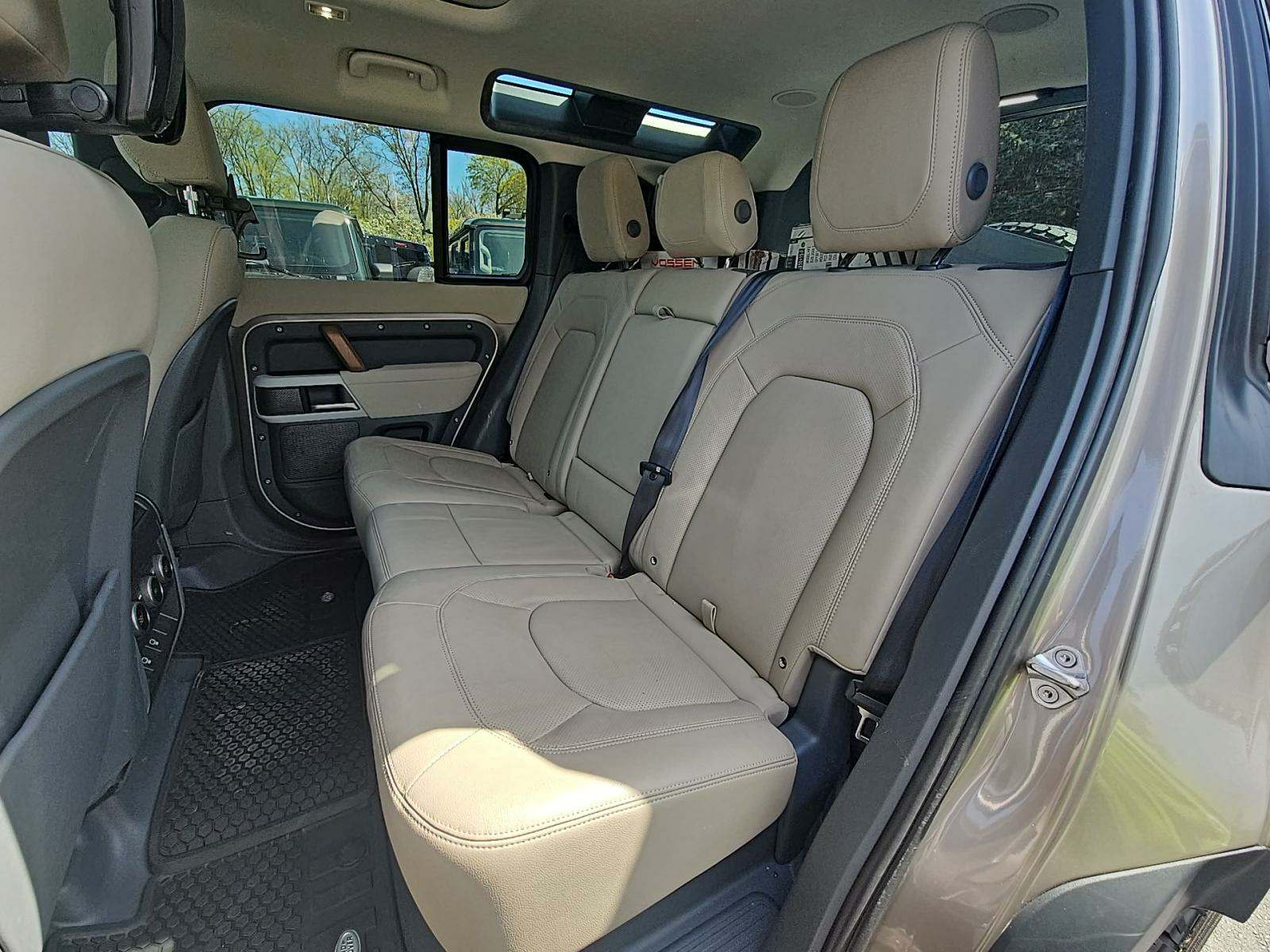 2023 Land Rover Defender 110 SE AWD