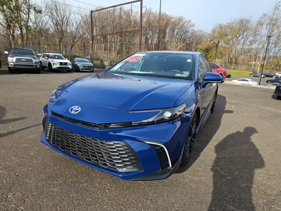 2025 Toyota Camry SE FWD