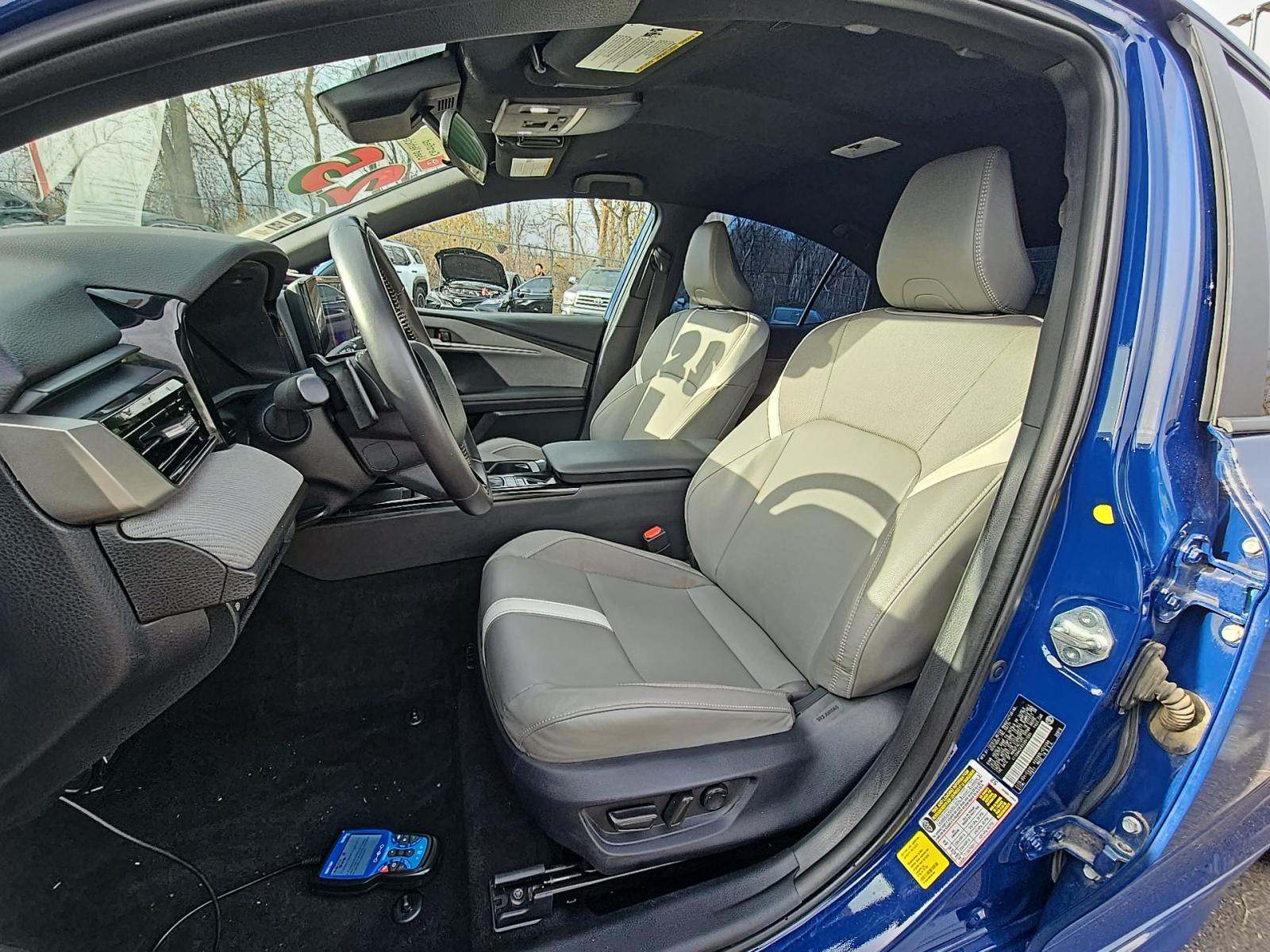 2025 Toyota Camry SE FWD