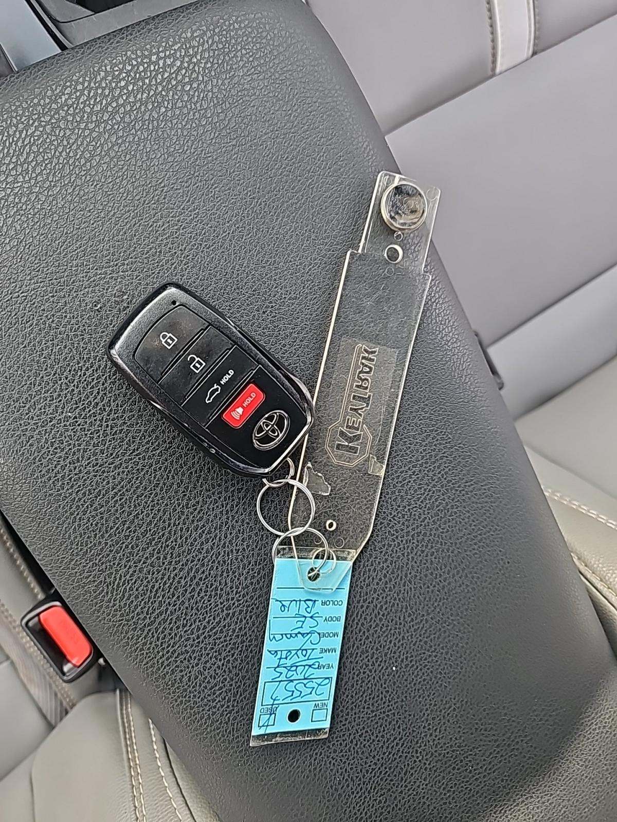 2025 Toyota Camry SE FWD