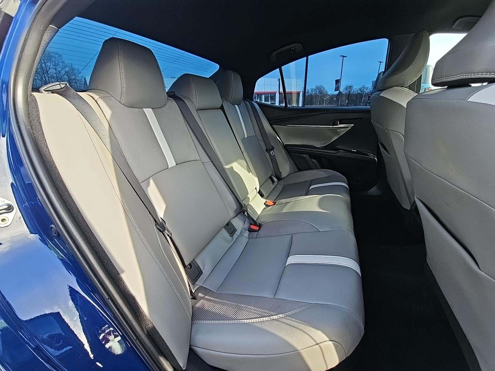 2025 Toyota Camry SE FWD