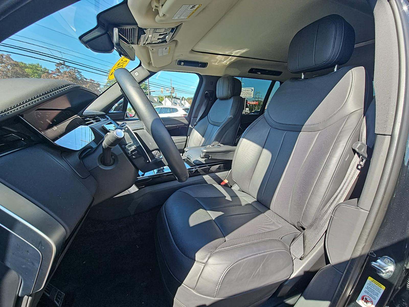 2023 Land Rover Range Rover SE LWB AWD