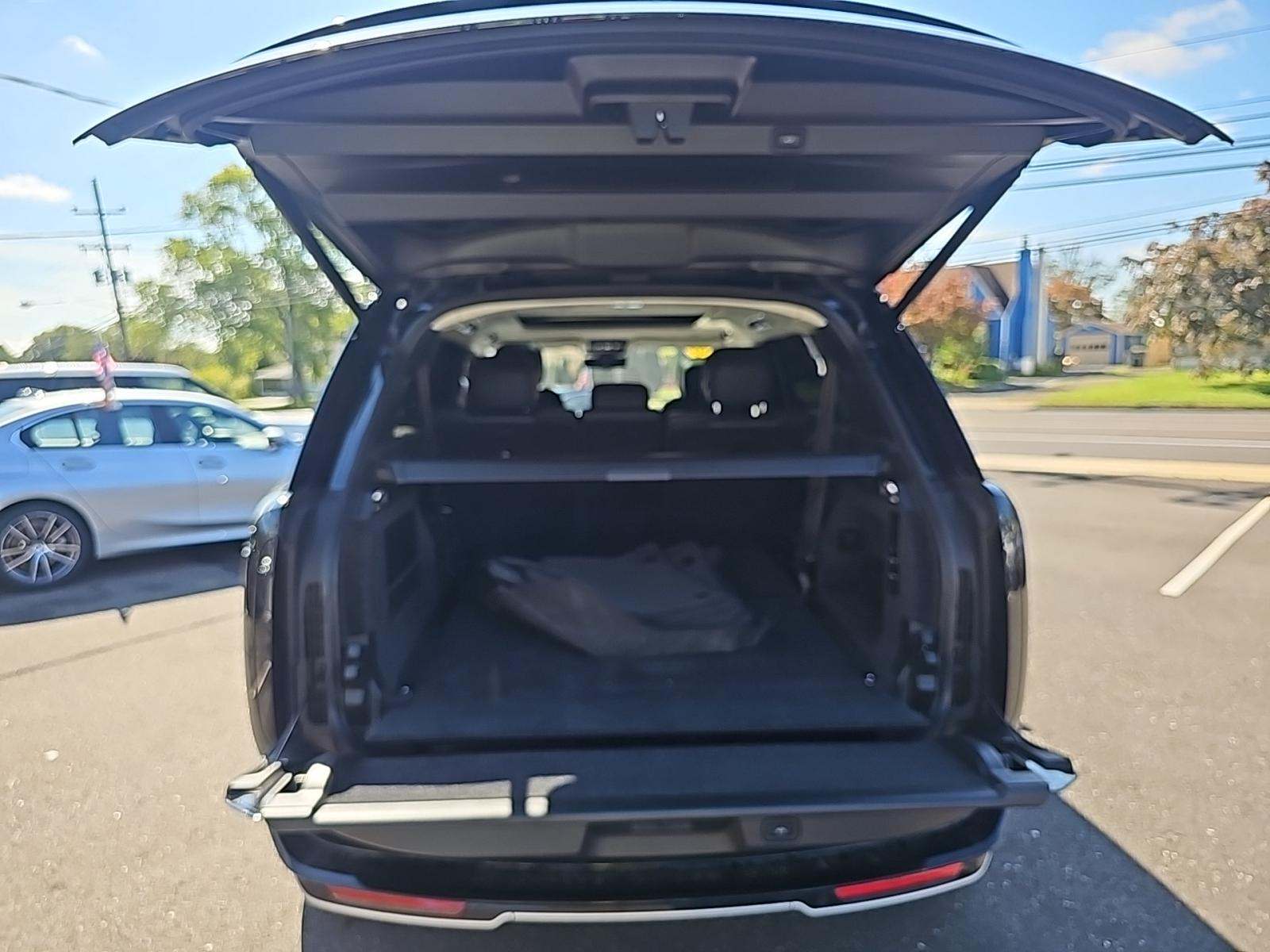 2023 Land Rover Range Rover SE LWB AWD