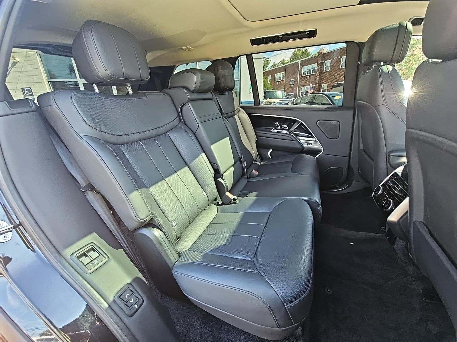 2023 Land Rover Range Rover SE LWB AWD