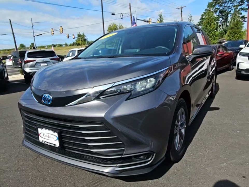 2024 Toyota Sienna LE FWD