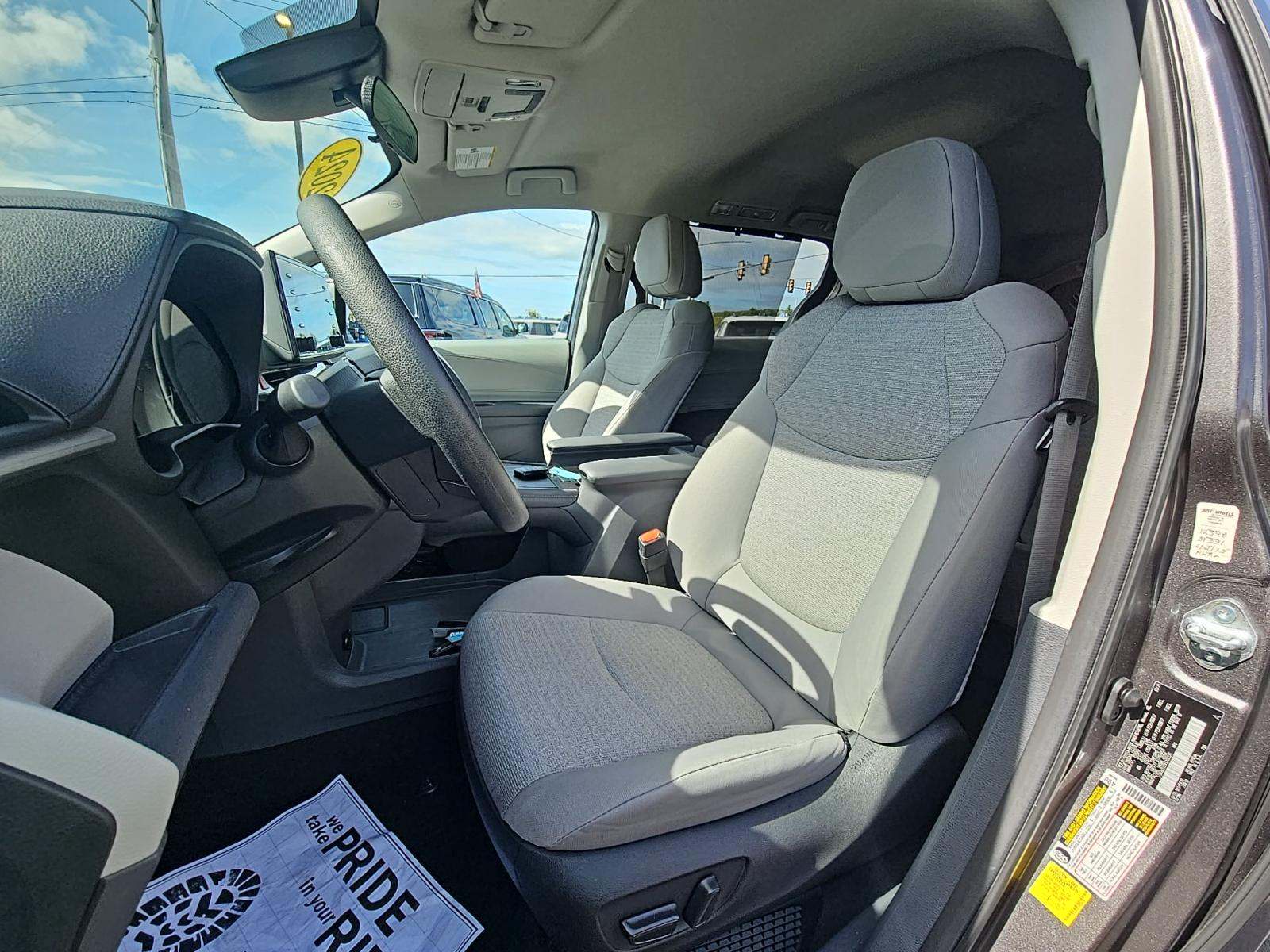 2024 Toyota Sienna LE FWD