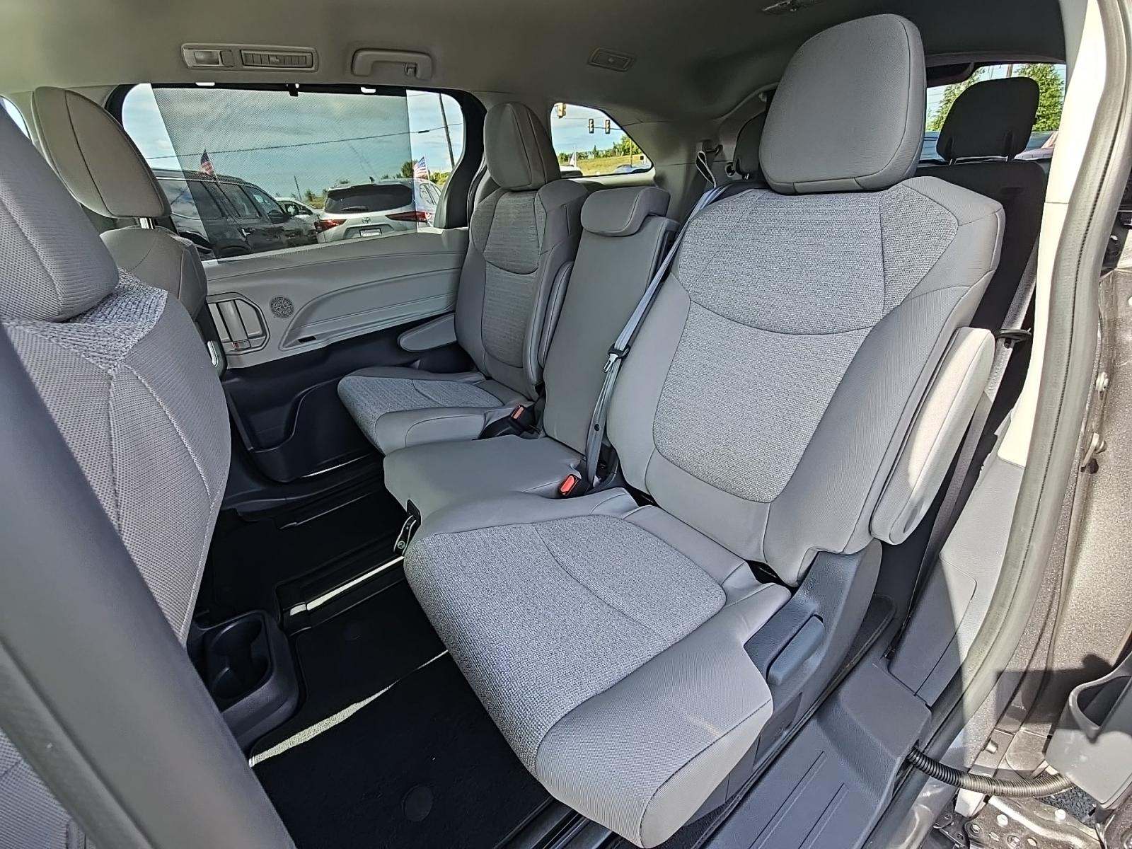 2024 Toyota Sienna LE FWD