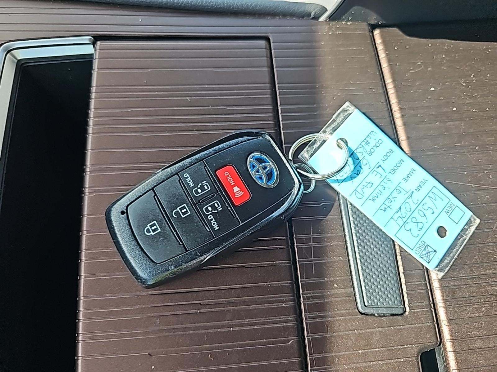 2024 Toyota Sienna LE FWD