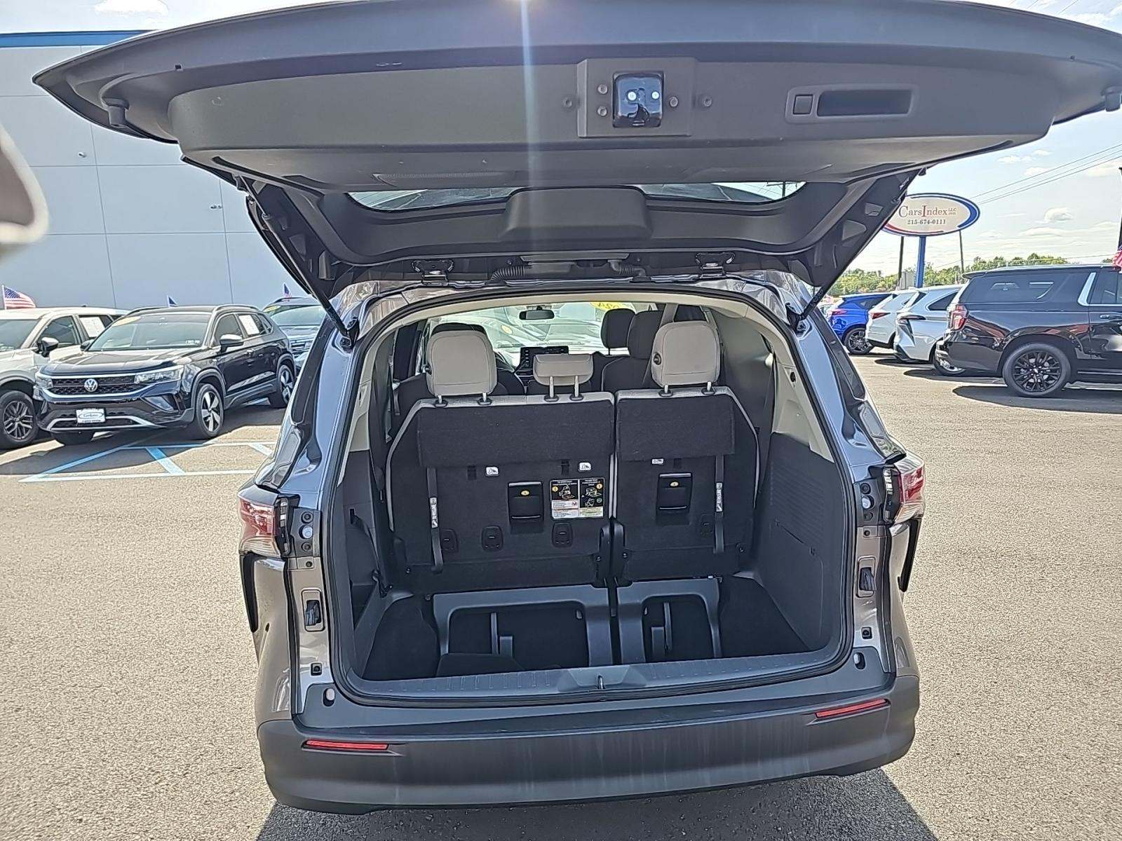 2024 Toyota Sienna LE FWD