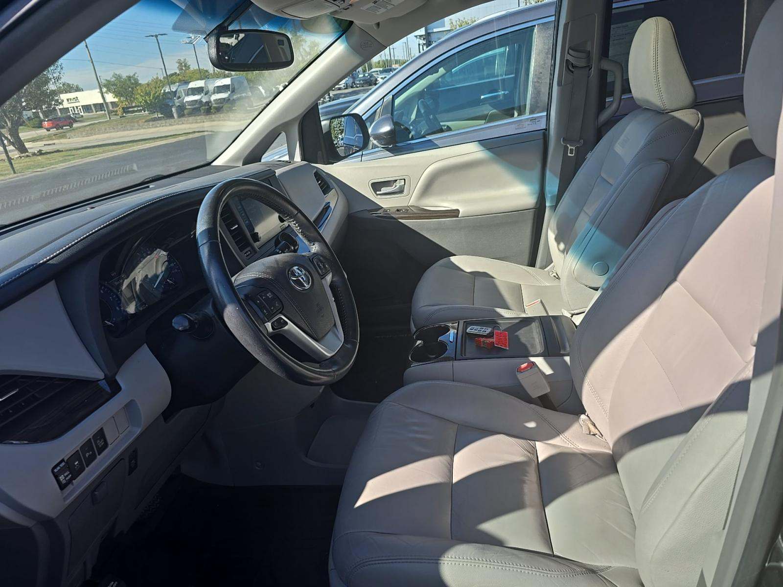 2017 Toyota Sienna XLE AWD