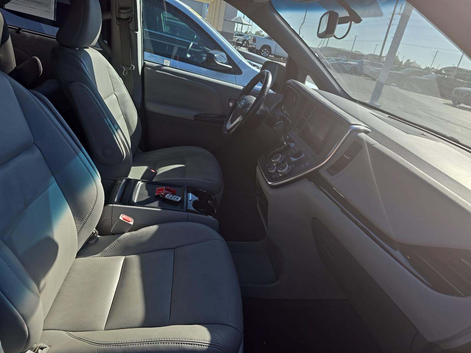 2017 Toyota Sienna XLE AWD