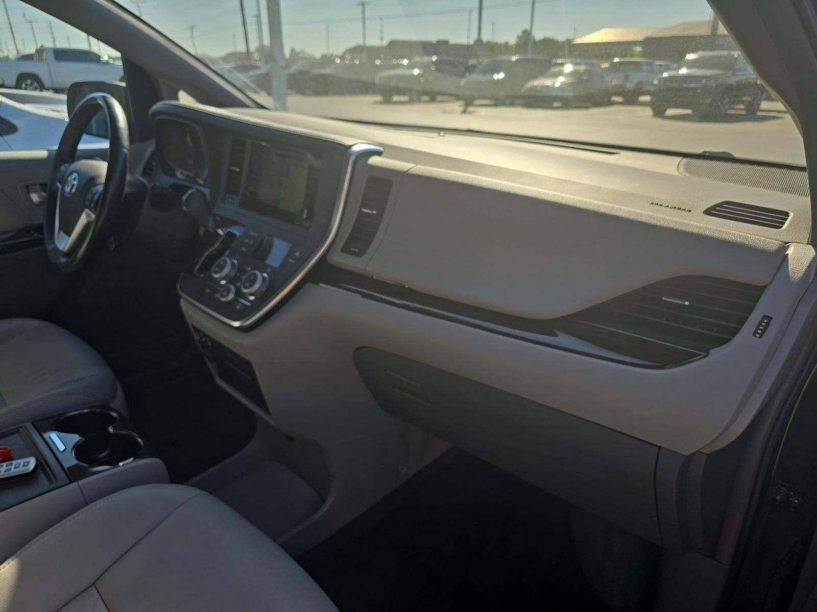 2017 Toyota Sienna XLE AWD