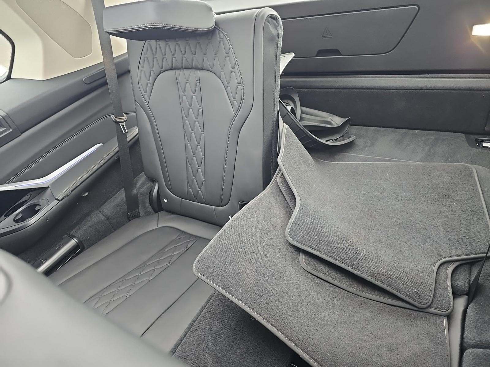 2023 BMW X7 xDrive40i AWD