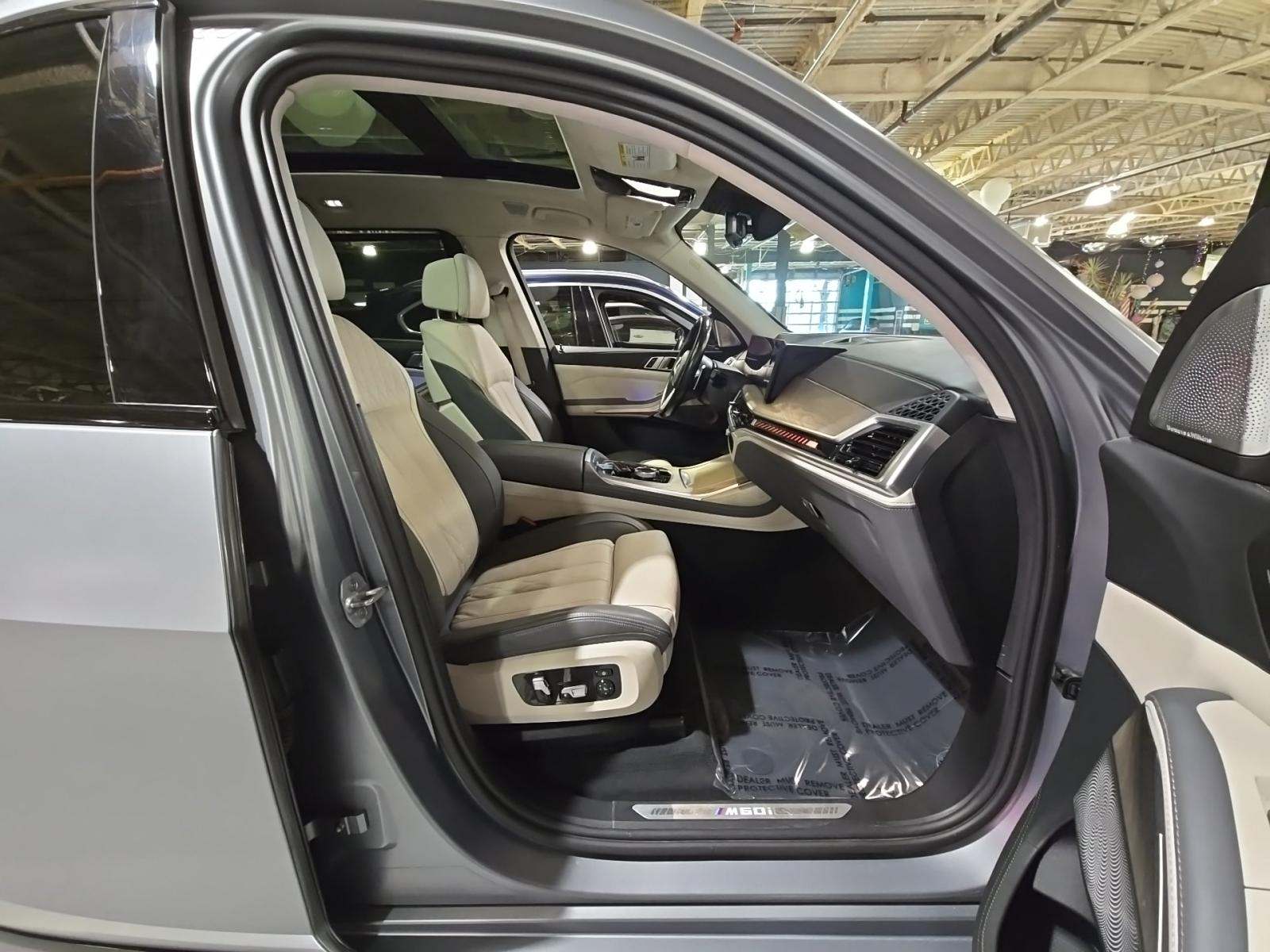 2023 BMW X7 M60i AWD