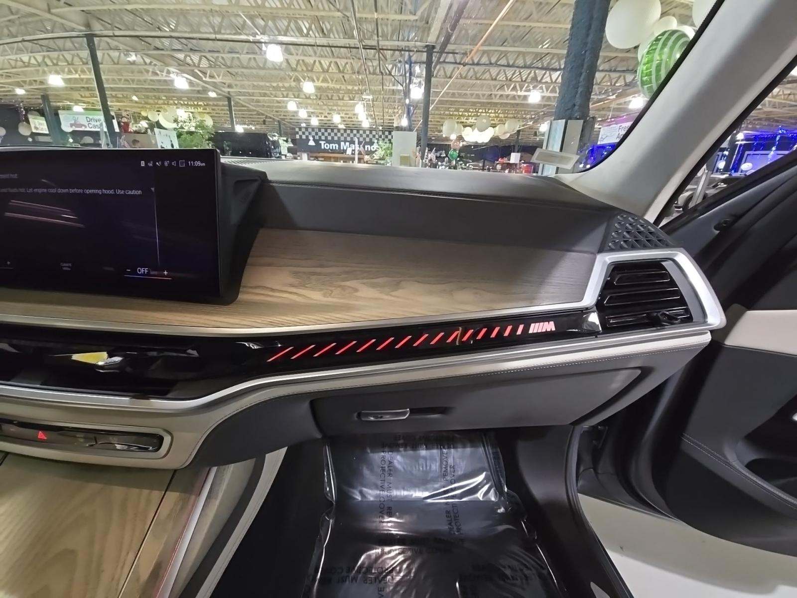 2023 BMW X7 M60i AWD