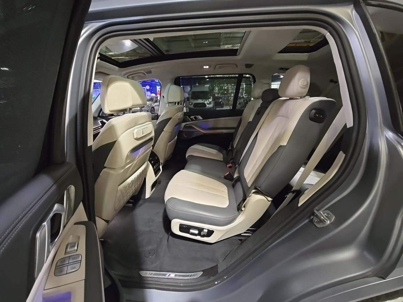 2023 BMW X7 M60i AWD