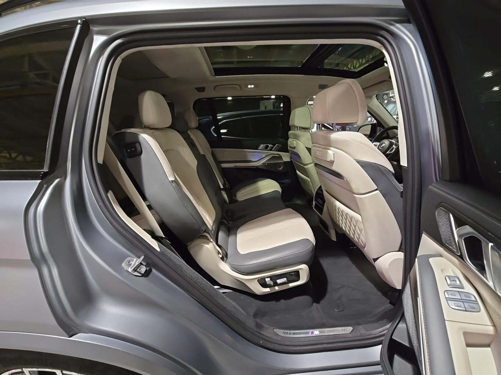 2023 BMW X7 M60i AWD