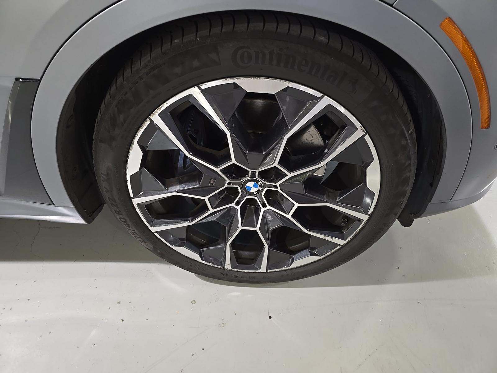 2023 BMW X7 M60i AWD