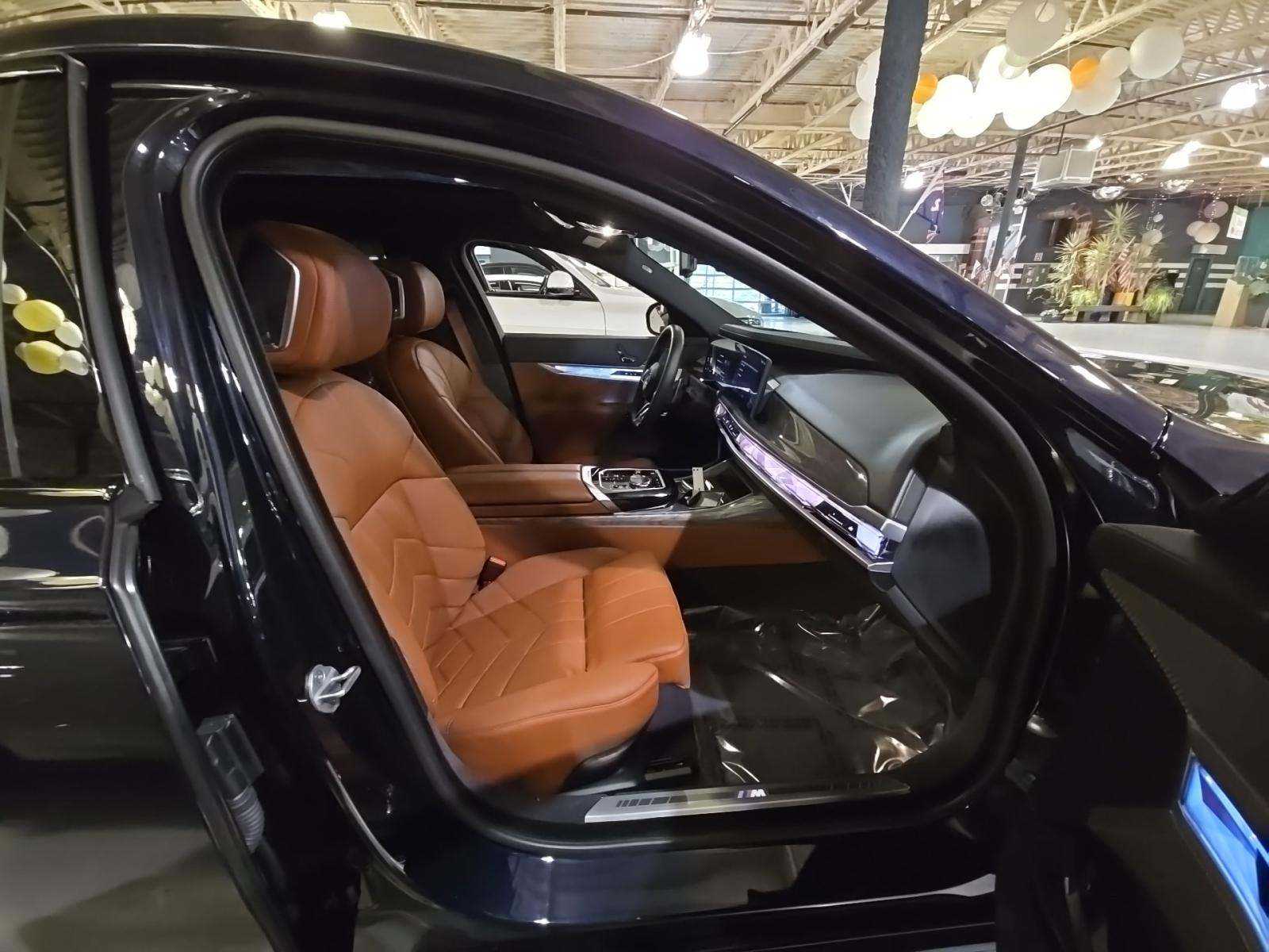 2025 BMW 7 Series 760i xDrive AWD