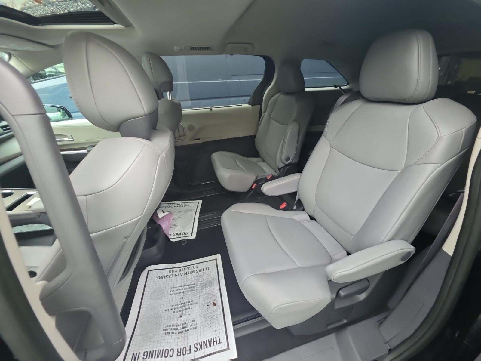 2023 Toyota Sienna XLE FWD