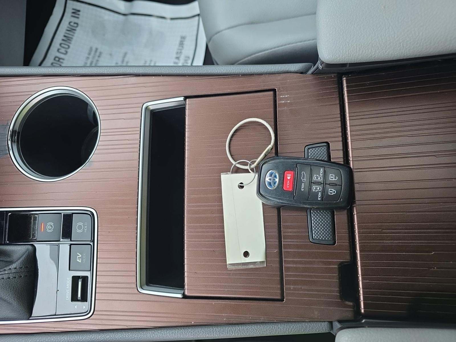 2023 Toyota Sienna XLE FWD