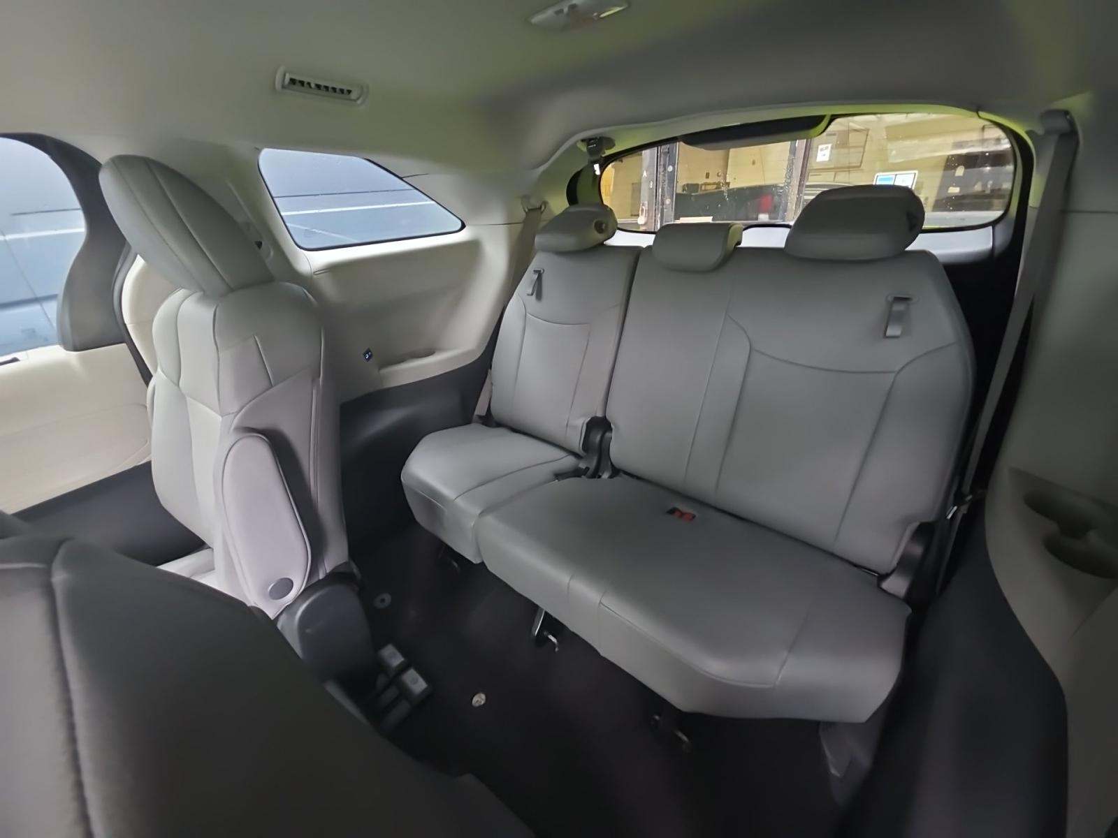 2023 Toyota Sienna XLE FWD