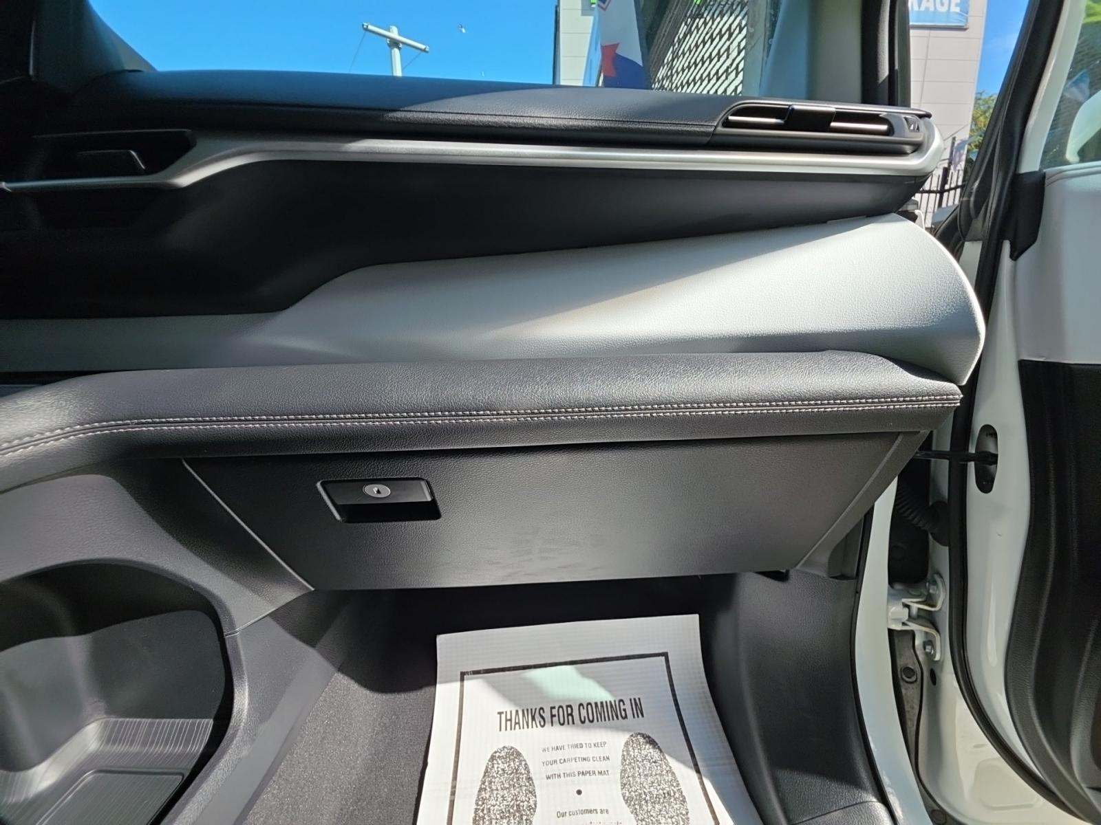 2025 Toyota Sienna LE FWD