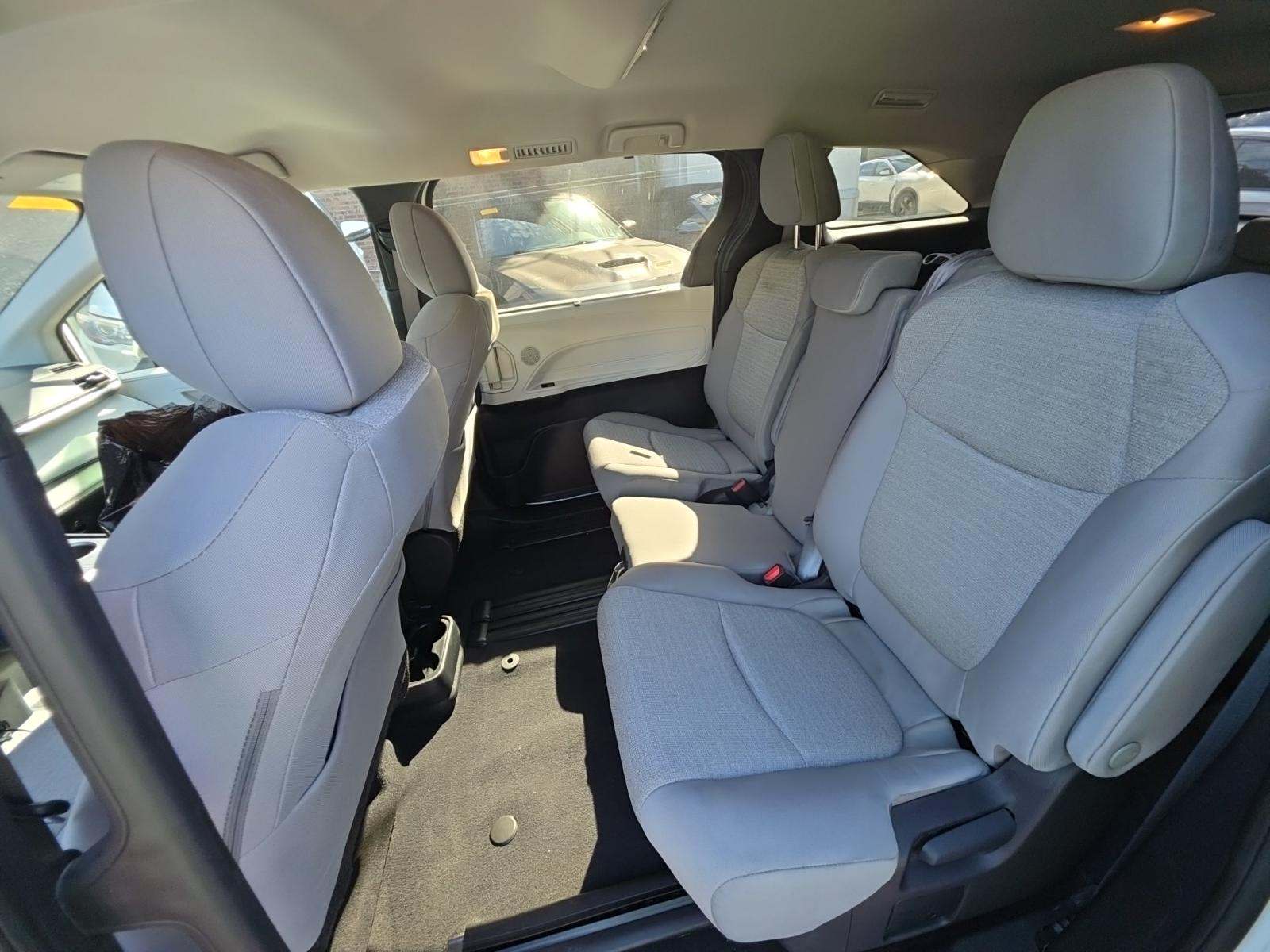 2025 Toyota Sienna LE FWD