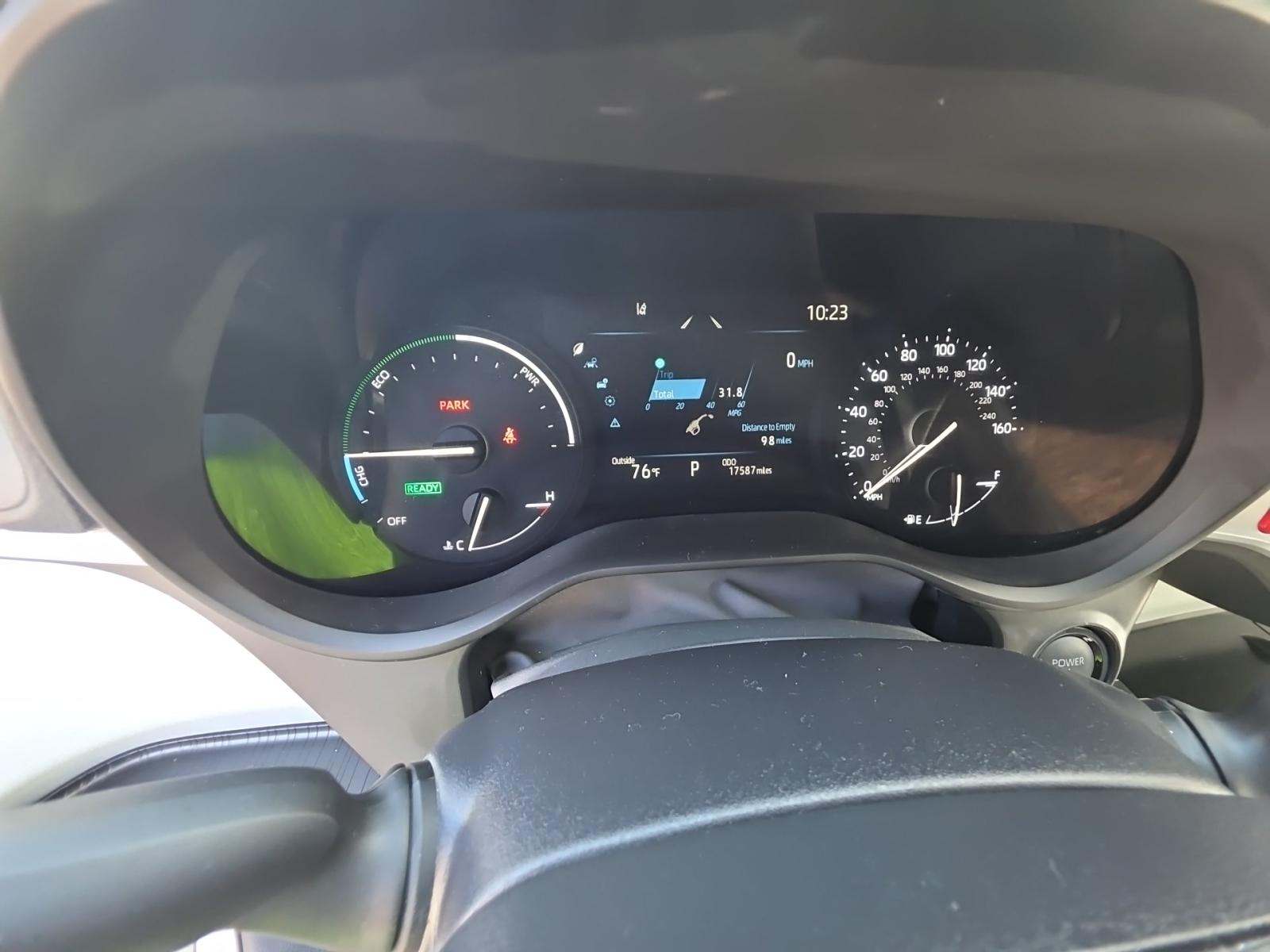 2025 Toyota Sienna LE FWD