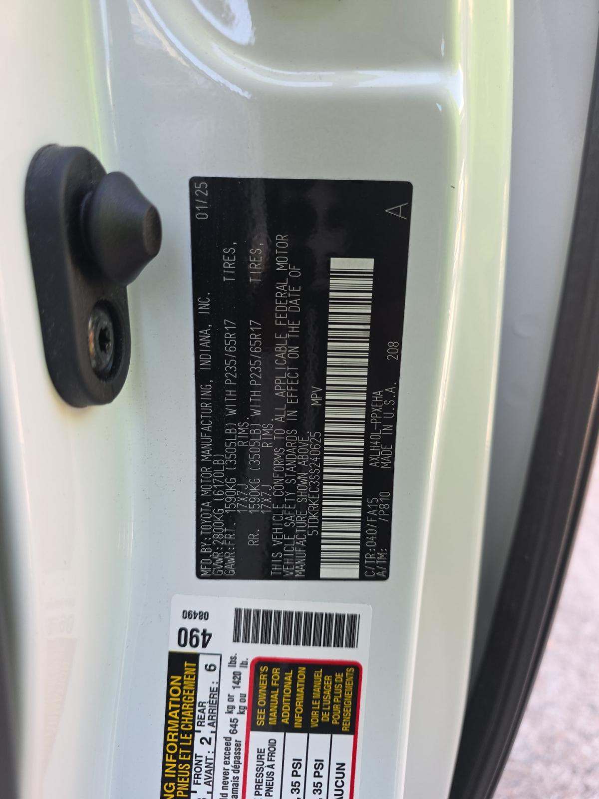 2025 Toyota Sienna LE FWD