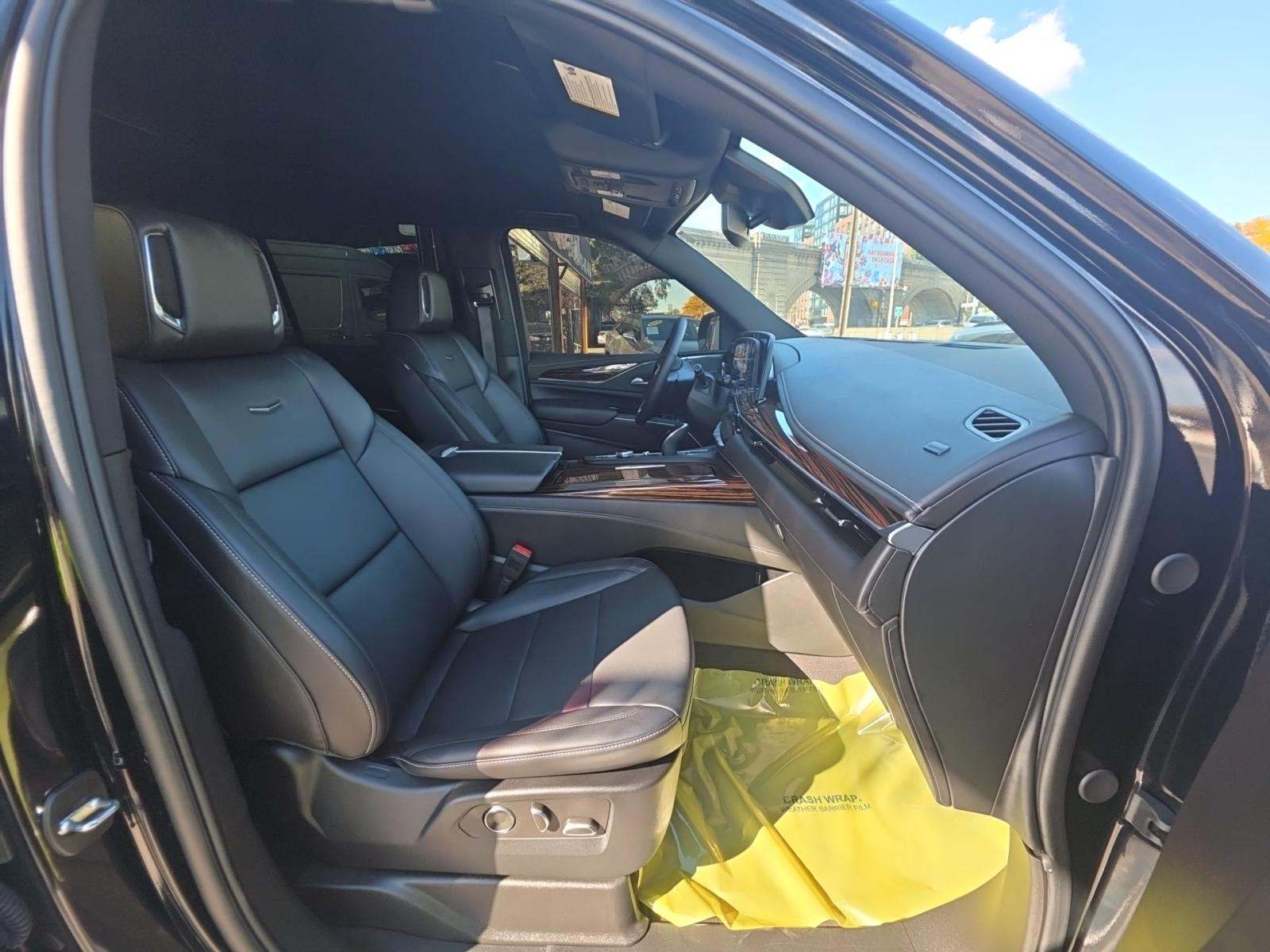 2024 Cadillac Escalade ESV Luxury AWD