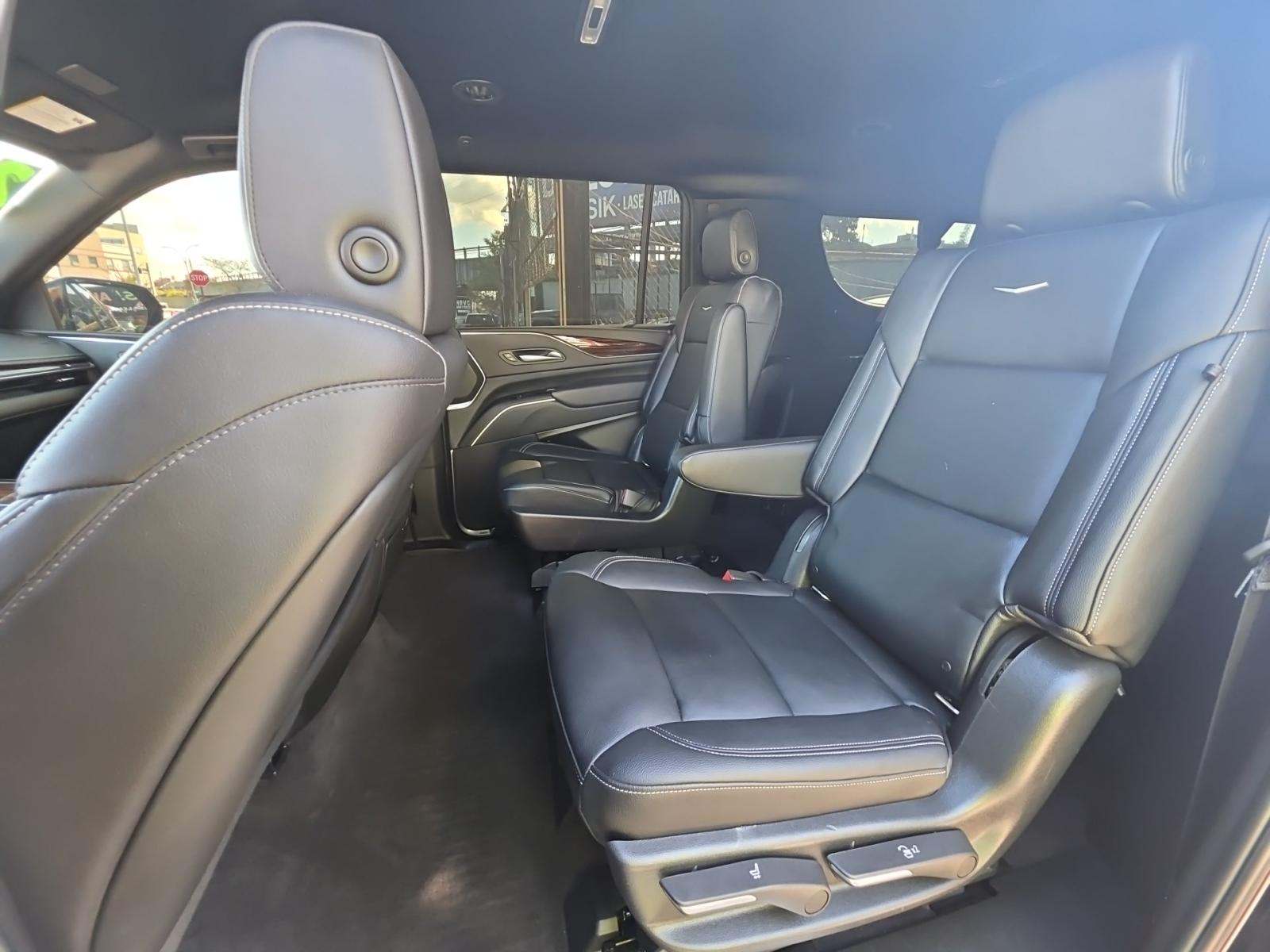 2024 Cadillac Escalade ESV Luxury AWD