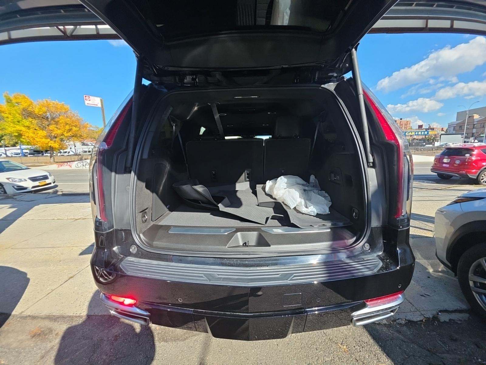 2024 Cadillac Escalade ESV Luxury AWD
