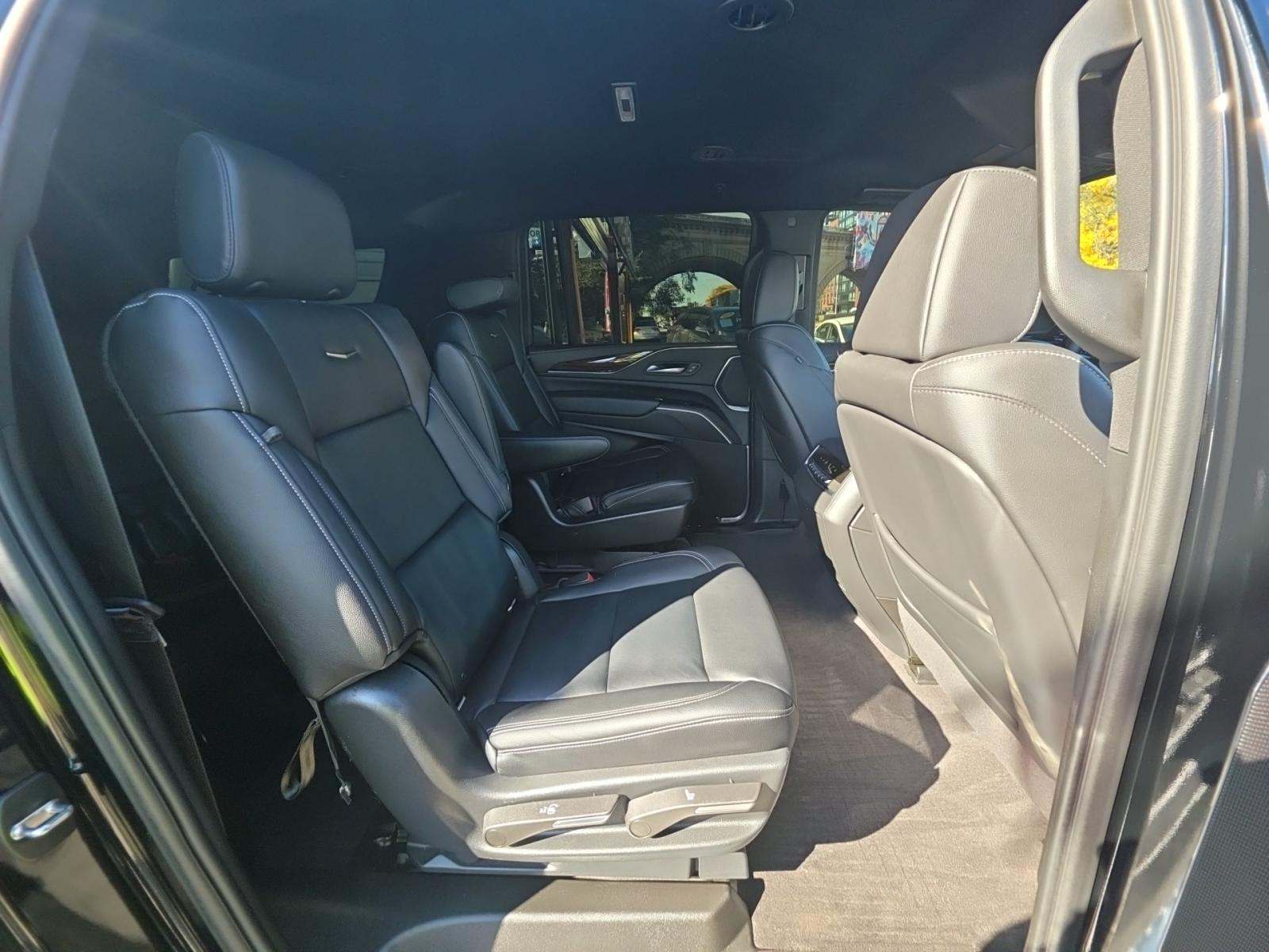 2024 Cadillac Escalade ESV Luxury AWD