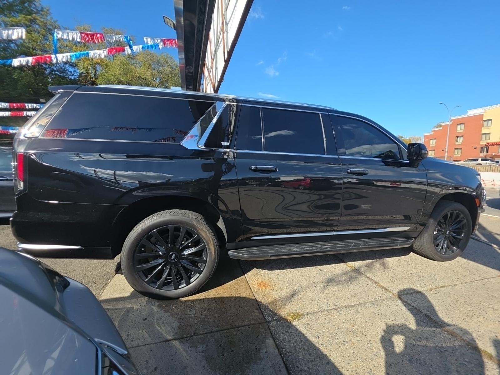 2024 Cadillac Escalade ESV Luxury AWD