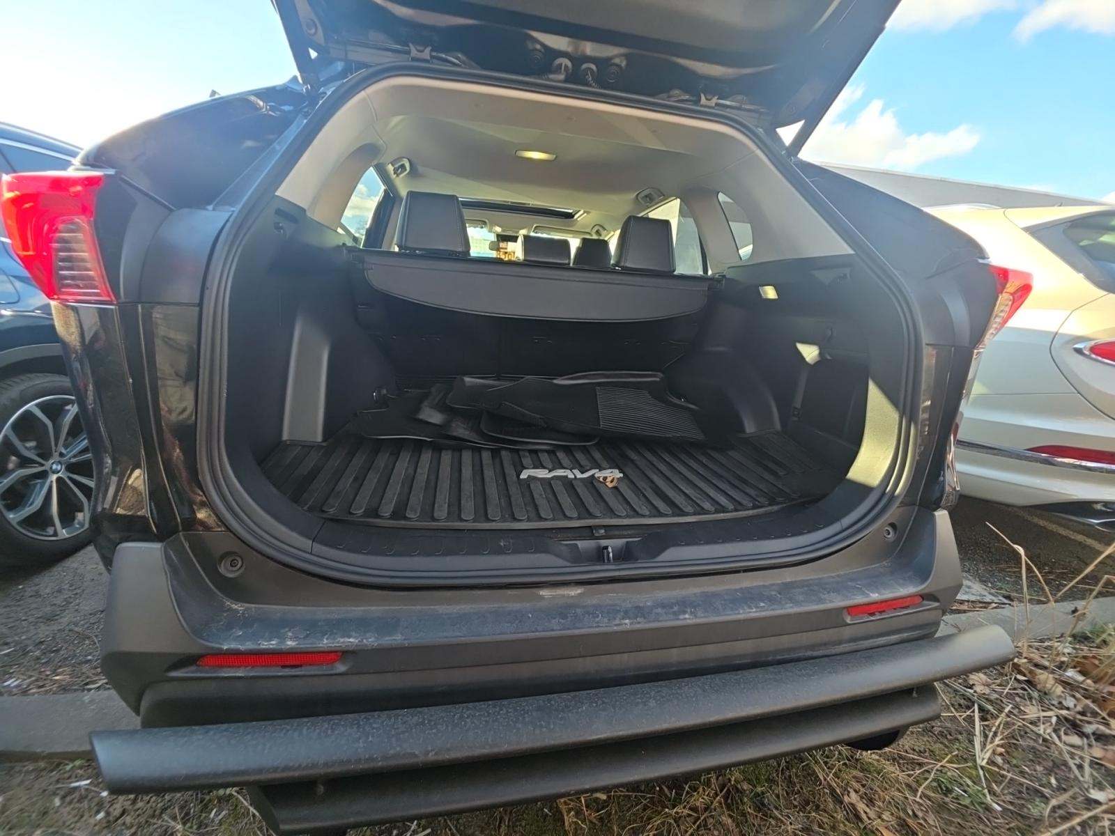 2022 Toyota RAV4 Hybrid XLE Premium AWD