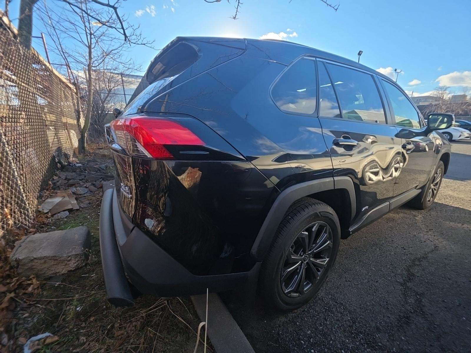 2022 Toyota RAV4 Hybrid XLE Premium AWD