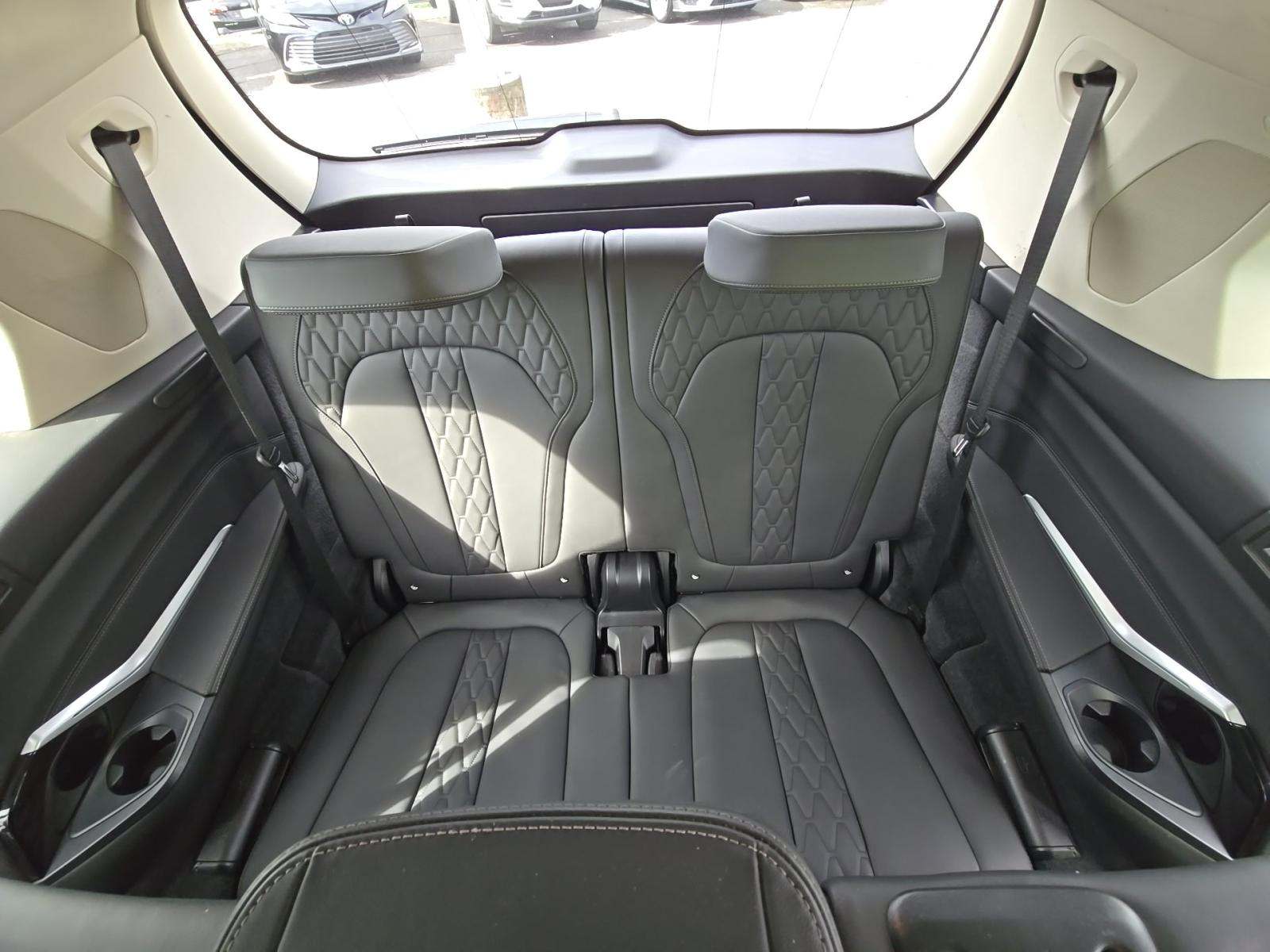 2025 BMW X7 xDrive40i AWD