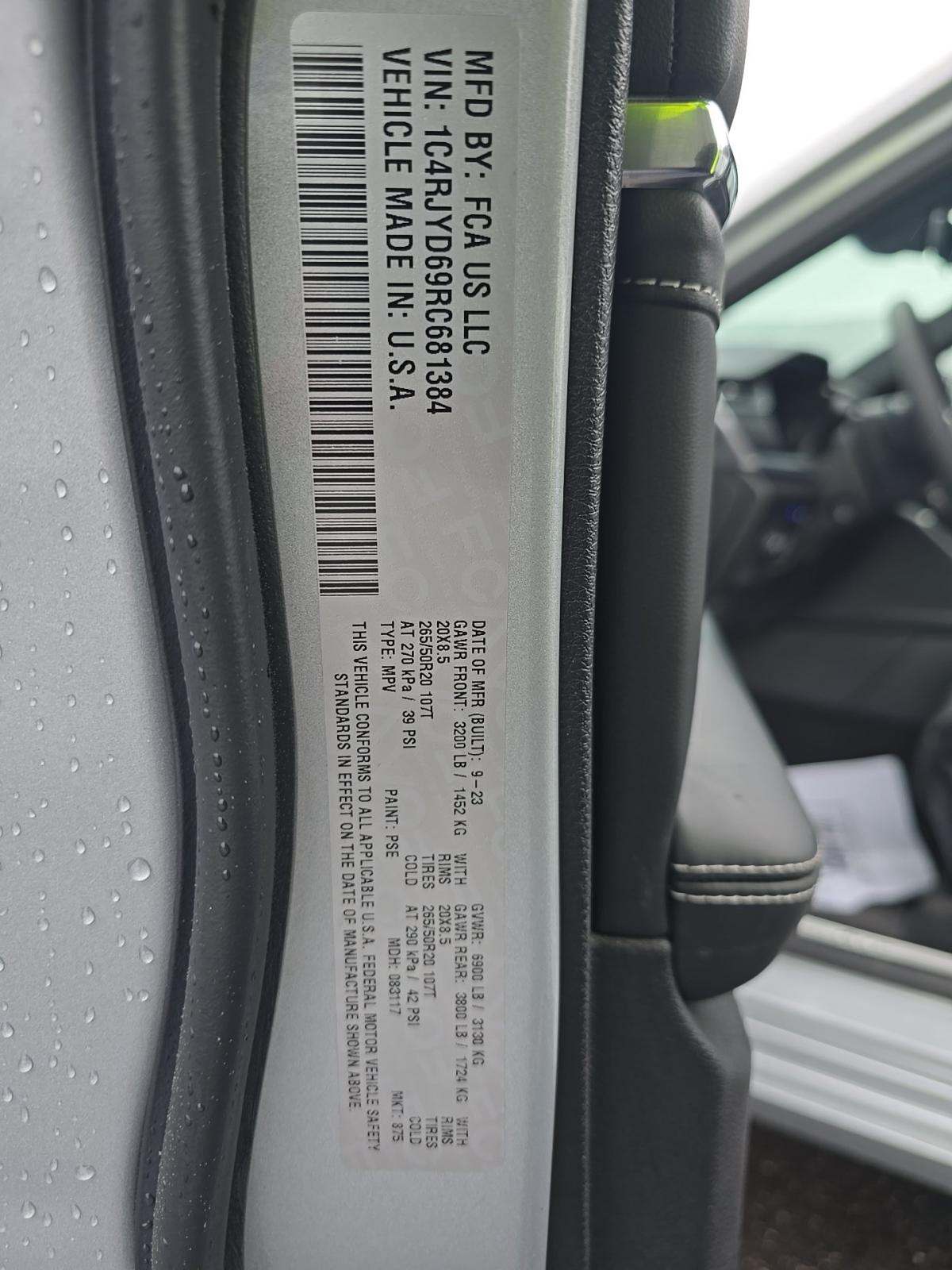 JEEP GRAND CHEROKEE - 1