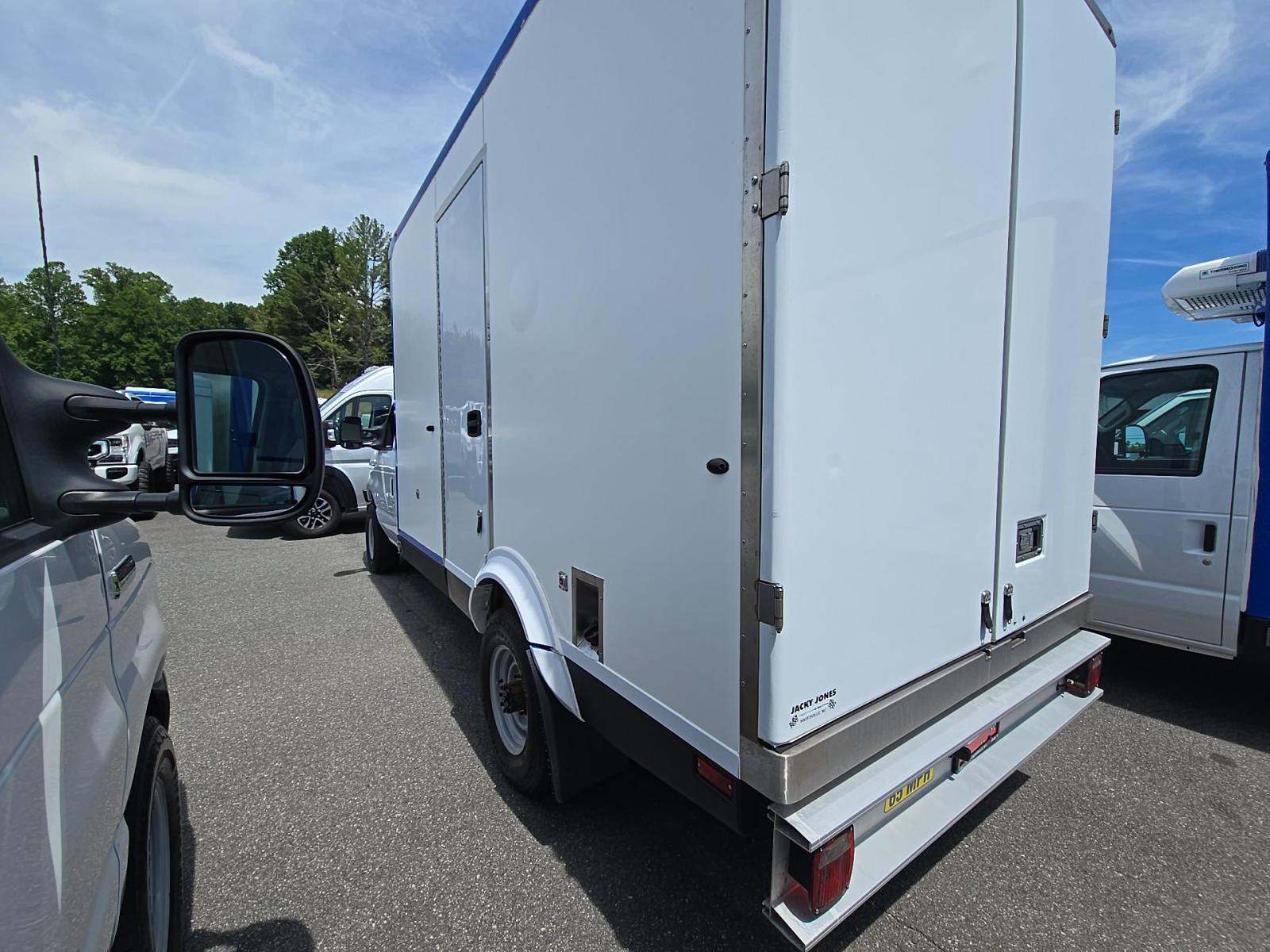FORD E-350 - 2