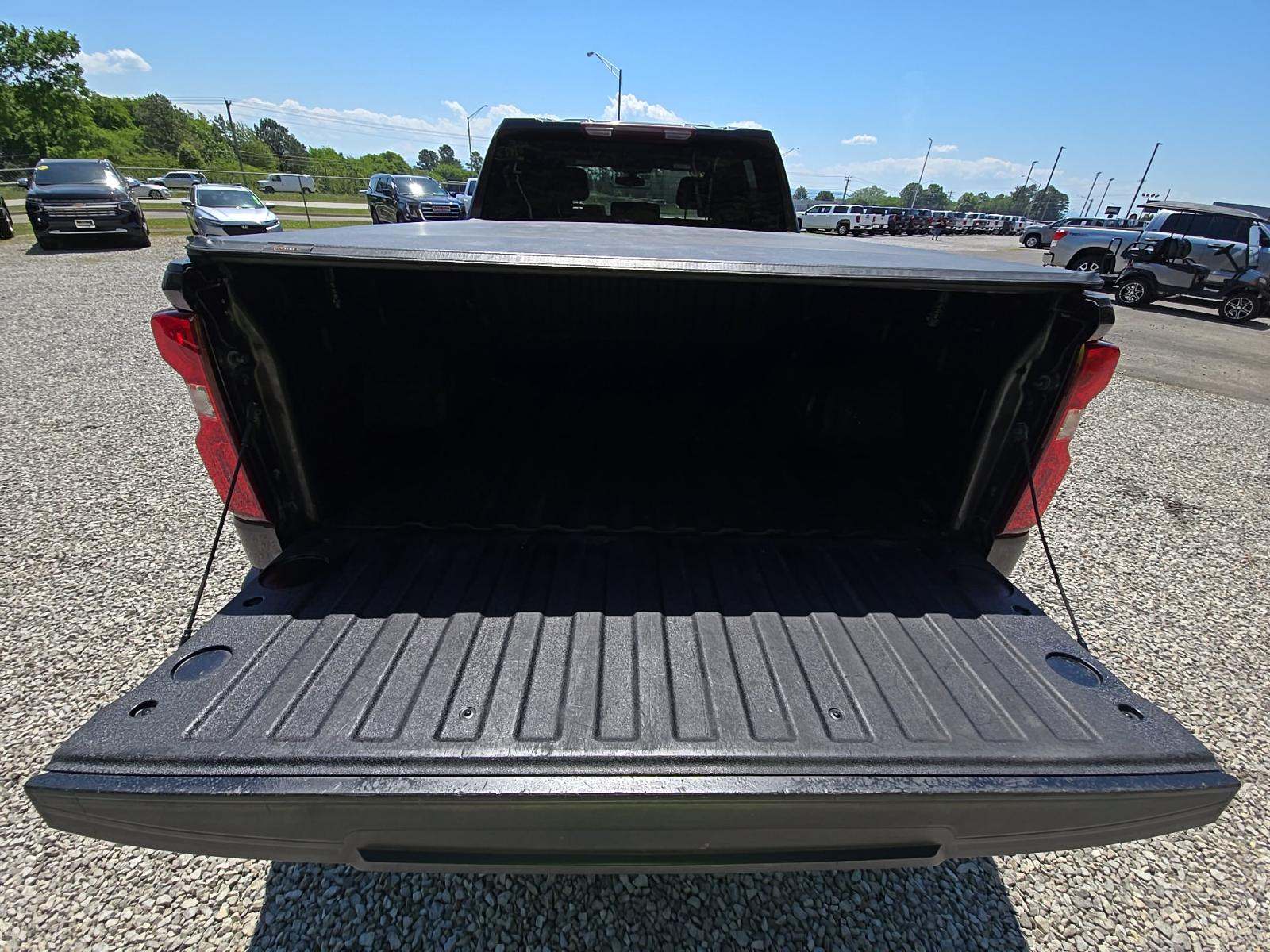 CHEVROLET SILVERADO - 10