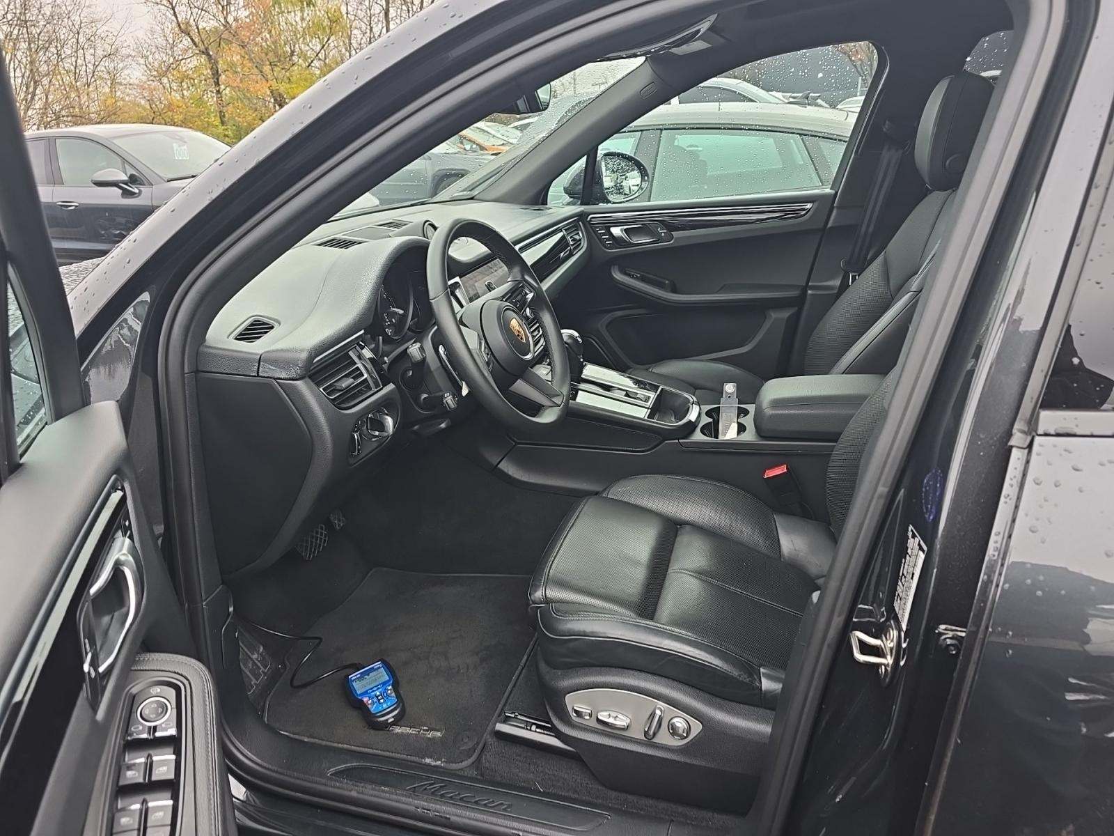 2023 Porsche Macan Base AWD