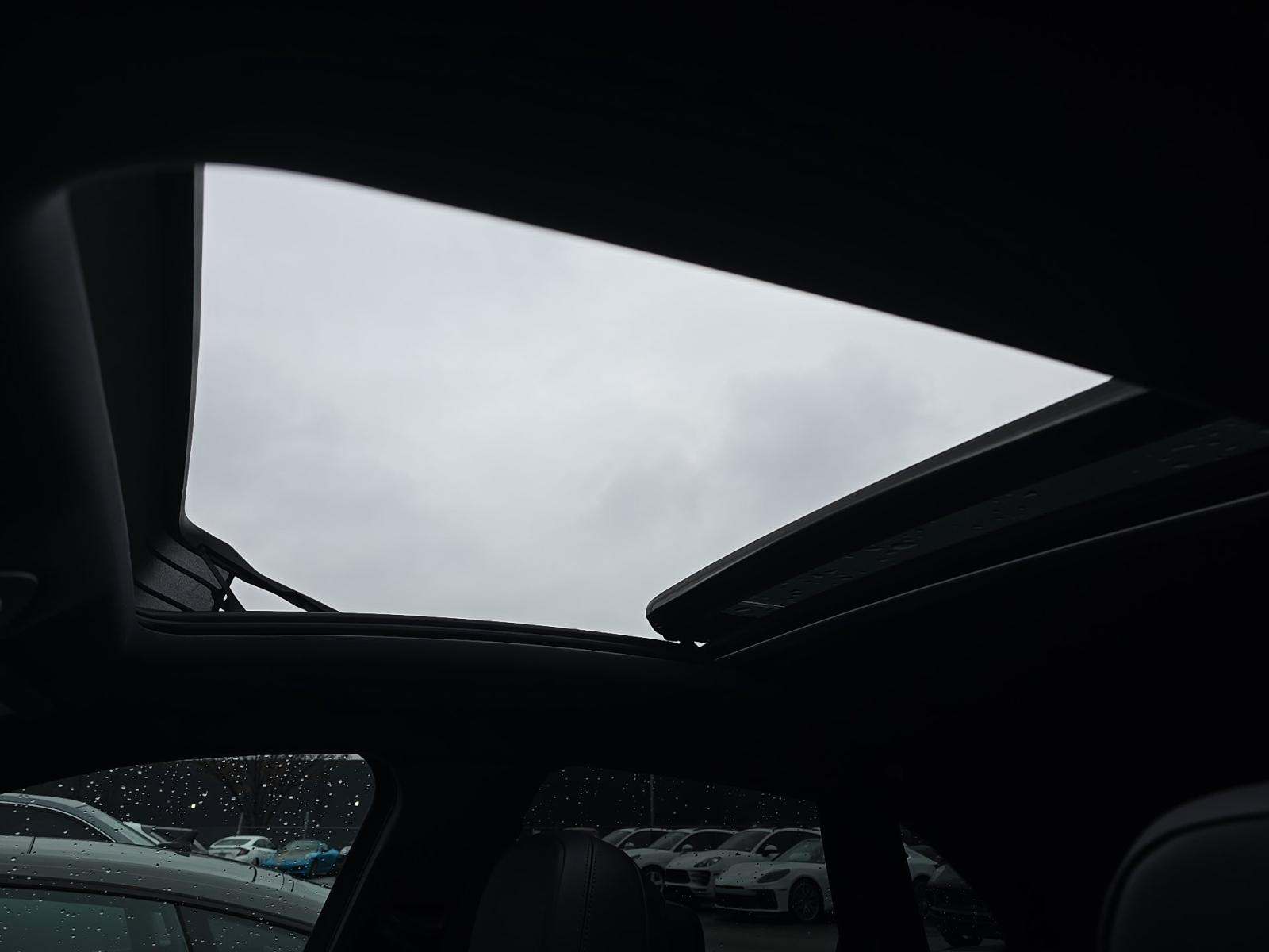 2023 Porsche Macan Base AWD