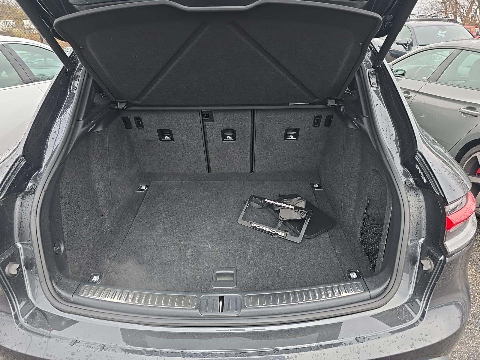 2023 Porsche Macan Base AWD