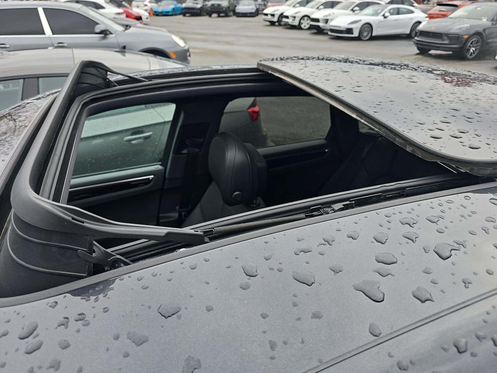 2023 Porsche Macan Base AWD