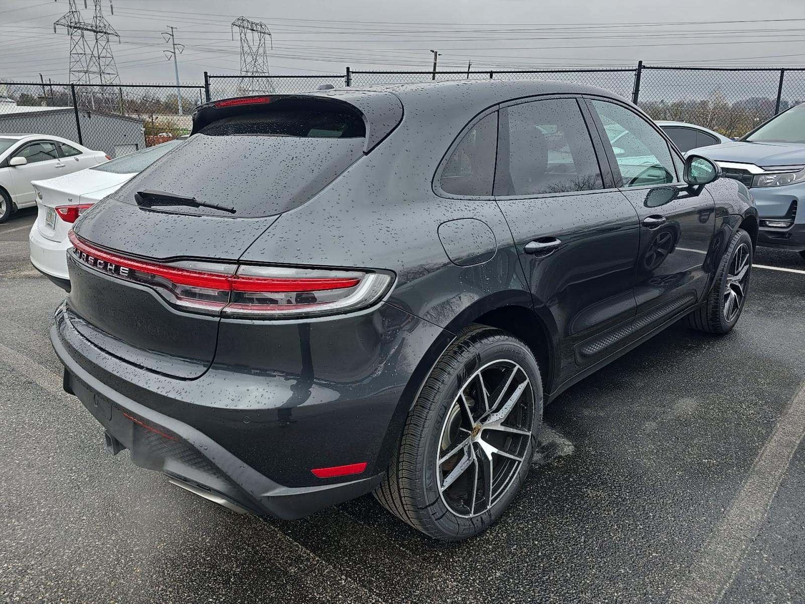 2023 Porsche Macan Base AWD