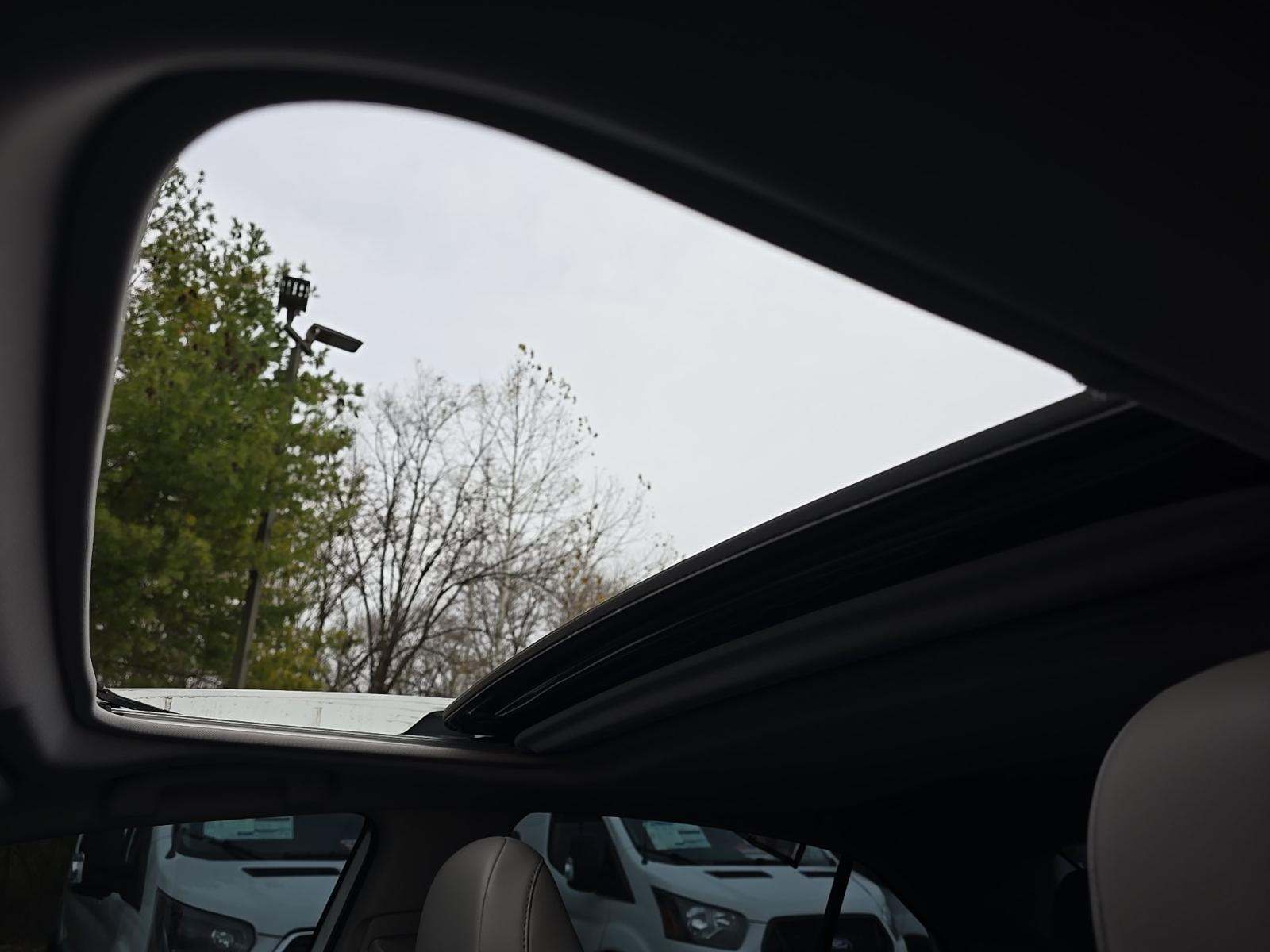 2022 Toyota Camry Hybrid XLE FWD