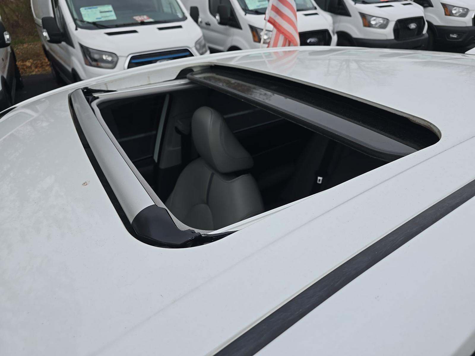 2022 Toyota Camry Hybrid XLE FWD