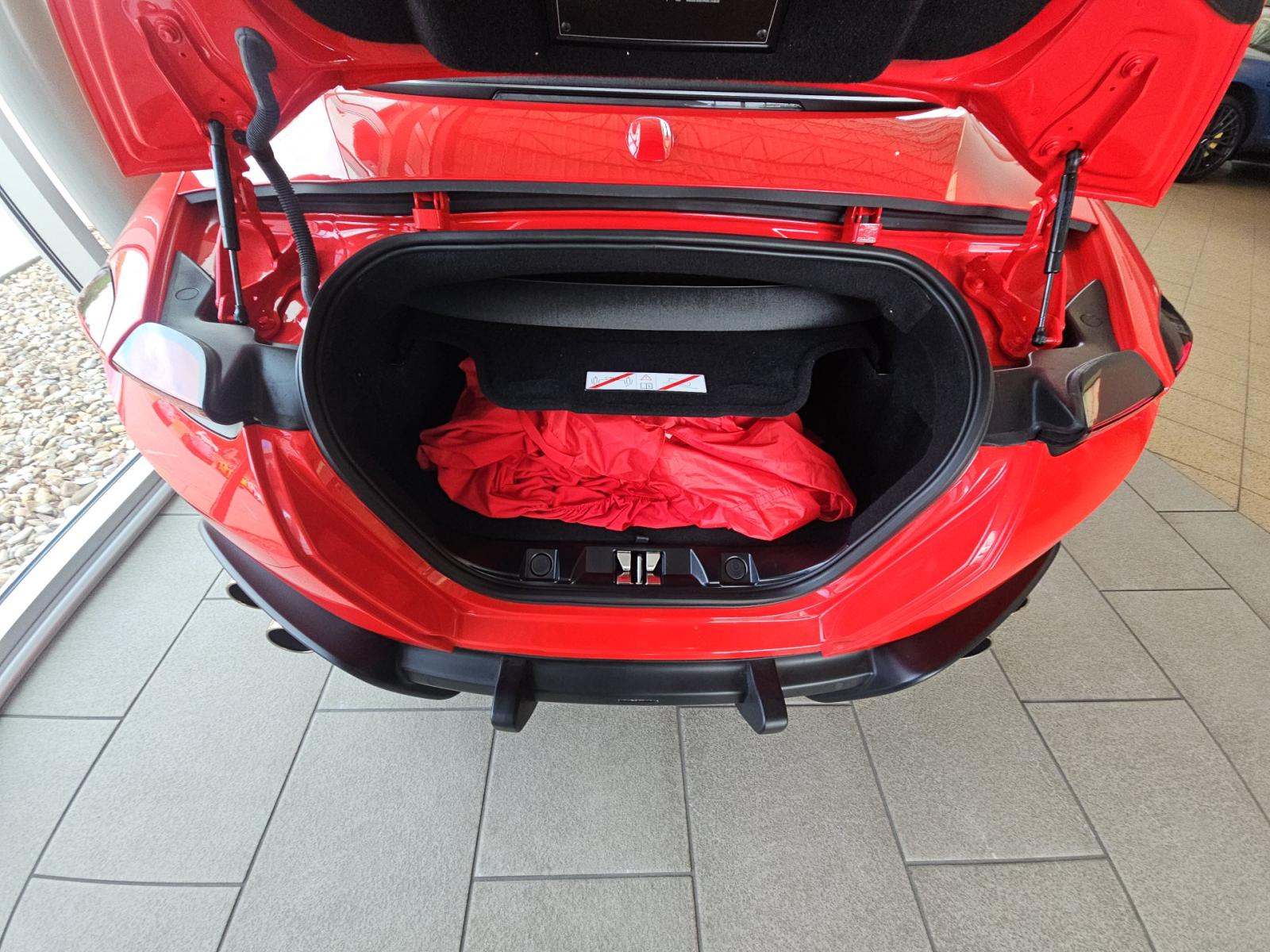 2024 Ferrari Roma Base RWD